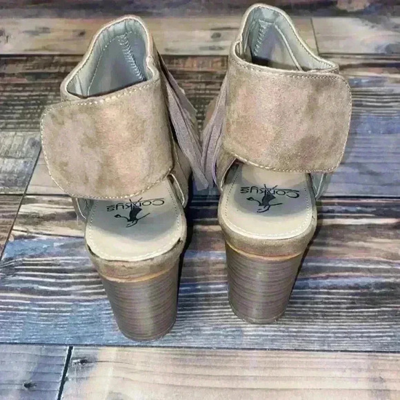 Corkys Wahoo Fringed Open toe bootie sandal size 8 - Picture 3 of 6